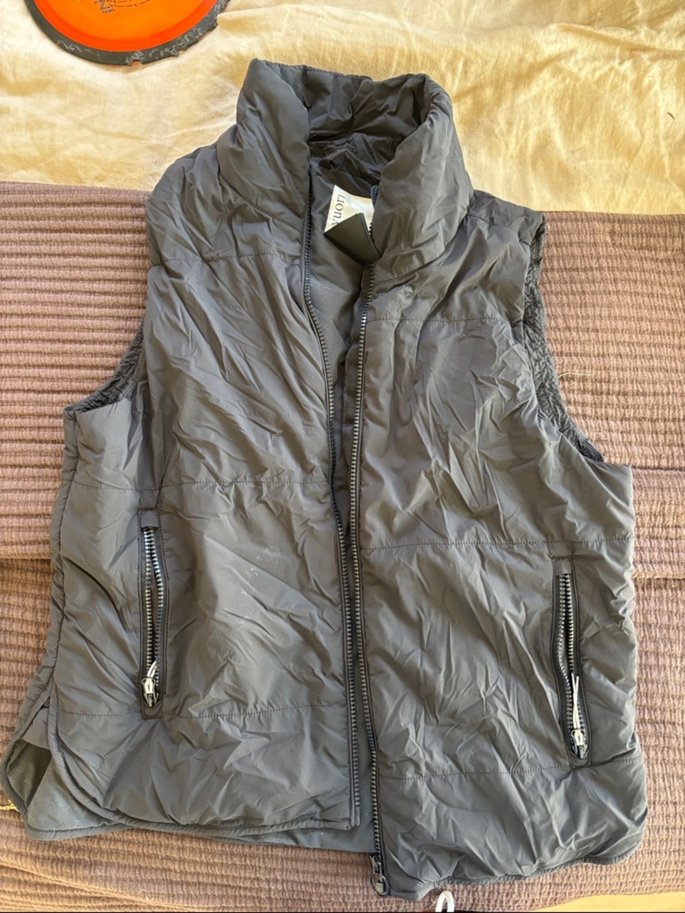 Vuori Canyon Puffer Vest in black